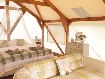 Galleries/Glamping/09b-Magic-Cottages-Glamping-Bed.jpg